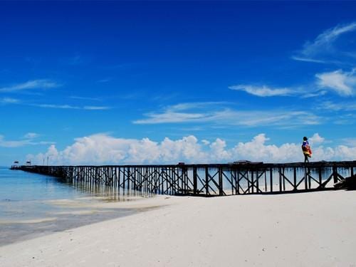 苏拉维加亚航空开通广州到打拉根的航线，而苏西航空开通麻拉杜阿岛的航线